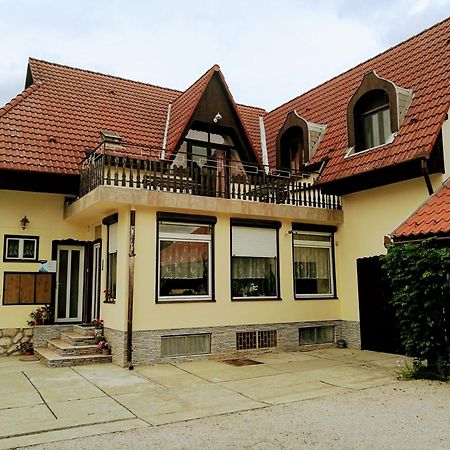Revesz Vendeghaz Hotel Harkany Bagian luar foto