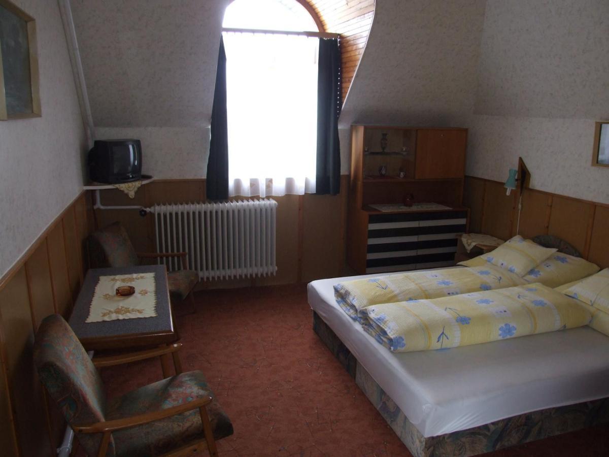 Revesz Vendeghaz Hotel Harkany Ruang foto