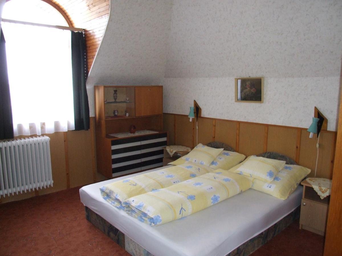 Revesz Vendeghaz Hotel Harkany Ruang foto