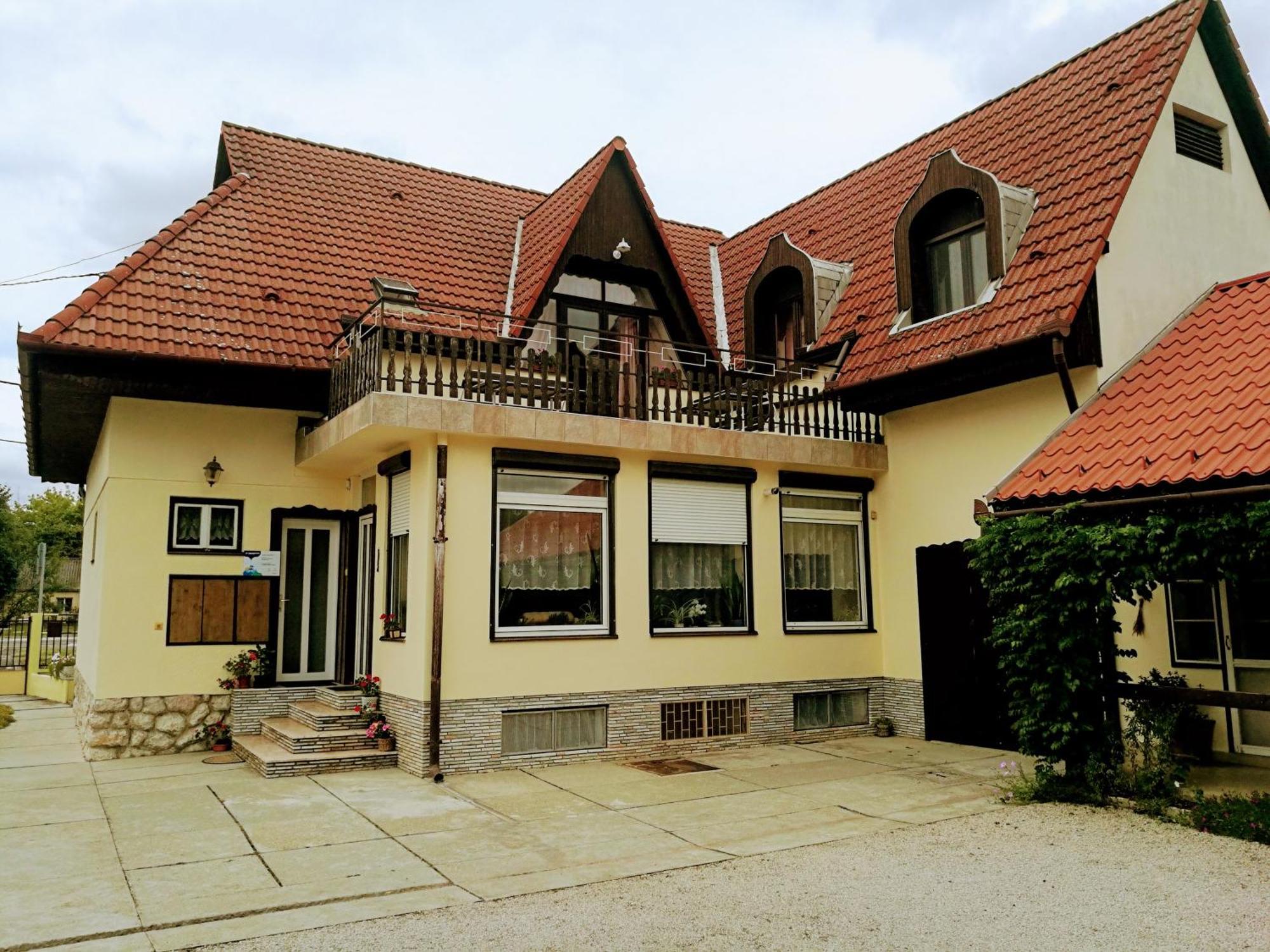Revesz Vendeghaz Hotel Harkany Bagian luar foto